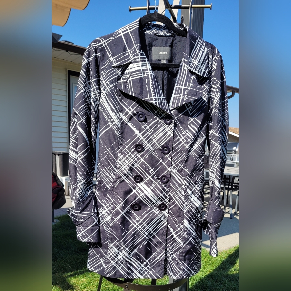 Mexx Women's Cropped Trench Coat in Black and White Plaid